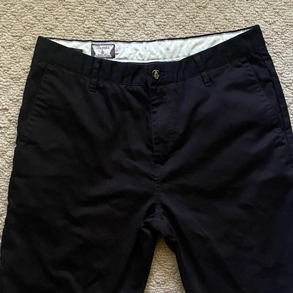 Volcom Shorts • Black • Men’s Size 32 - Picture 3 of 7